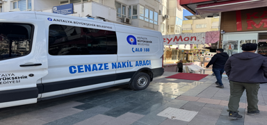 Antalya'da sokak ortas�nda kur�un ya�muru! Bir can gitti