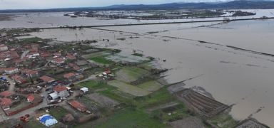 Debi y�kseldi: Tar�m arazileri sular alt�nda kald�