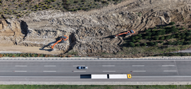 Manisa'da toprak kaymas�n�n oldu�u �stanbul-�zmir Otoyolu'nda �al��malar s�r�yor