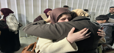 Siyonist �srail ramazan dinlemiyor: Filistinlileri kap�da saatlerce bekletiyor