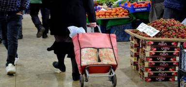 �ubatta hizmet sabit kald�, perakende ivme kazand�