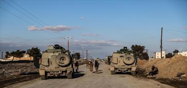 Suriye'de DEA� sald�r�s�... 4 ki�i hayat�n� kaybetti