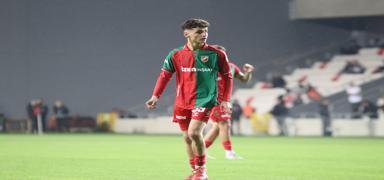 Adem Ye�ilyurt: Fenerbah�e'de forma rekabetine girmek istiyorum