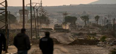 ��galci �srail'in Suriye'de ihlalleri s�r�yor! 30 askeri ara�la geldiler