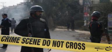 Pakistan'da intihar sald�r�s�: 2 polis hayat�n� kaybetti