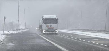 S�r�c�ler dikkat! Bolu Da��'nda kar ya���� s�r�yor