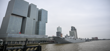 Rotterdam'da TCG Anadolu'ya T�rk ak�n�