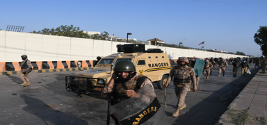 Hamaney �ld�r�ld�! Pakistan'da soka�a ��kma yasa�� ilan edildi