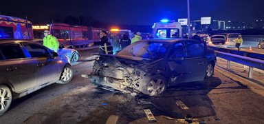 Kontrolden ��kan otomobil 3 araca �arpt�... K���k�ekmece'de zincirleme kaza