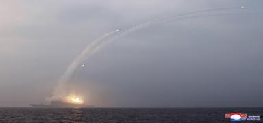 Do�u Asya'da tansiyon y�kseldi: 'Stratejik' seyir f�zesi ate�lendi