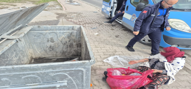 Dilencilerin '��pten yemek' oyunu