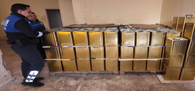 Mersin'de g�da skandal�: 4,5 ton sahte zeytinya�� imha edildi