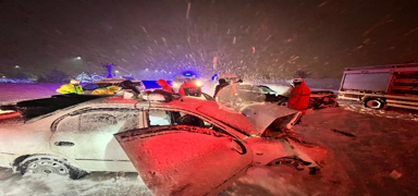 Bitlis'te iki otomobilin �arp��t��� kazada 7 ki�i yaraland�