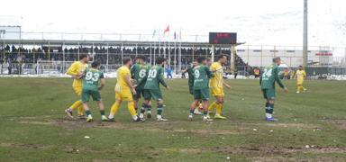 Bursaspor'dan olayl� deplasmanda kritik galibiyet