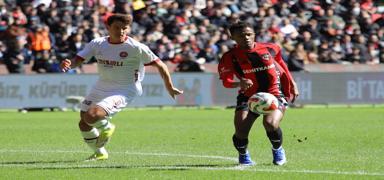 Gaziantep FK ile Fatih Karag�mr�k yeni�emedi