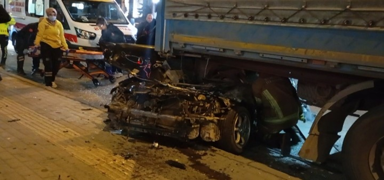 Otomobil t�r�n alt�na girdi