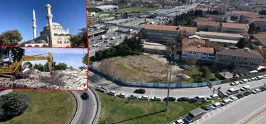 Hac� Ahmet T�kenmez Camii kaderine terk edildi