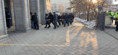 4 milyar liral�k para trafi�i a���a ��kt�: 8 ilde e� zamanl� operasyon