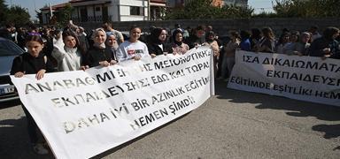 Az�nl�k okullar� kapanma riskiyle kar�� kar��ya