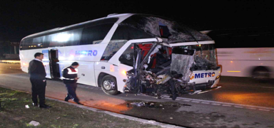 Amasya'da yolcu otob�s� ile t�r�n �arp��t��� kazada 11 ki�i yaraland�