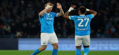 Napoli geriden gelip kazand�