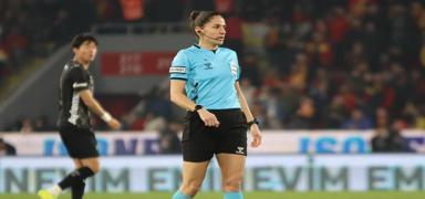 S�per Lig'de 22 y�l sonra kad�n hakem sahada