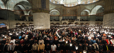 Camiler dolup ta�t�... Kadir Gecesi dualarla idrak edildi