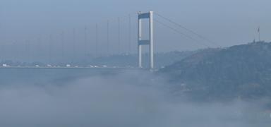 �stanbul g�ne yo�un sisle uyand�