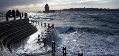 �stanbul ve 4 il i�in f�rt�na uyar�s�: �at� u�mas� ve a�a� devrilmesine kar�� dikkat