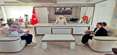 Almanya'dan geldi �slamiyet'i se�ti: M�sl�man olup Ayla simini ald�