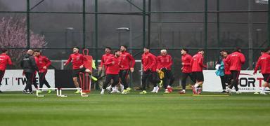 A Milli Futbol Tak�m�, Romanya s�nav�na haz�rlan�yor