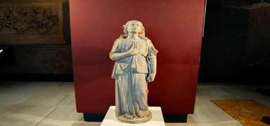 Aya Yorgi Manast�r�'ndan �al�nan melek heykeli Fener Rum Patrikhanesine teslim etti