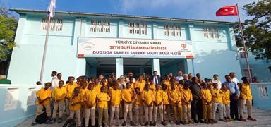 T�rkiye'den Somali'ye e�itim deste�i: T�rk bayra�� alt�nda gelece�e haz�rlan�yorlar
