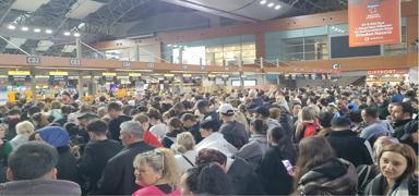 Hava muhalefeti u�u�lar� aksatt�: Sabiha G�k�en Havaliman�nda uzun bekleyi�