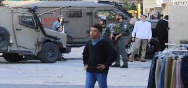 Bat� �eria'da soyk�r�mc� �srail zulm�: Filistinlilerin evlerine bask�n d�zenlendi