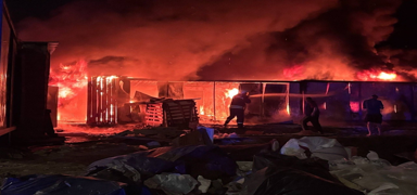 Korku dolu anlar! ���i konteynerlerinde yang�n