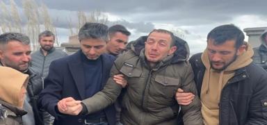 Sivas'ta trakt�r�n alt�nda kalan �ocuk defnedildi: Ac�l� baba sinir krizi ge�irdi