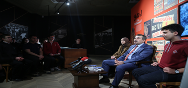 Bakan Tekin'den lise ��rencilerine 'Demokrasi ve �nsan' konulu ders