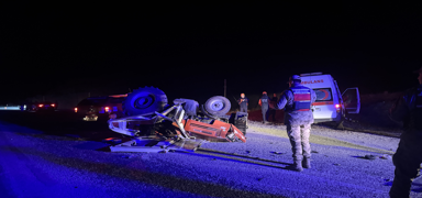 Erzurum'da feci kaza: Ambulans ile trakt�r �arp��t�