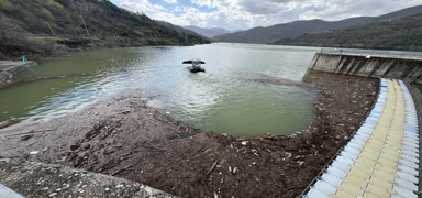 Her damla i�in m�cadele ediliyor: Yuvac�k Baraj�`nda dev temizlik