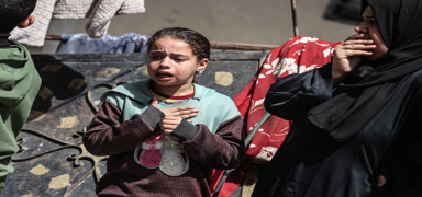 �srail'den yard�m konvoyuna al�ak sald�r�! DS� arac�n� vurdular