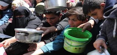 Katliam �ebekesinden 'a�l�k' silah�: Temel g�da eri�imlerini engellediler