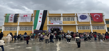 �dlib'te sava�ta zarar g�ren okulda T�rkiye'nin deste�iyle yeniden e�itim ba�lad�