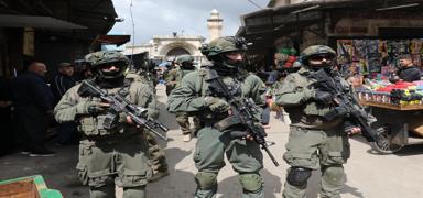 Bat� �eria'da i�galci �srail zulm�: Filistinli i��iler g�zalt�nda