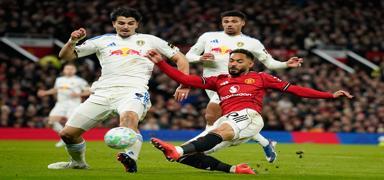 Manchester United evinde kay�p! Leeds 6 ma� sonra kazand�