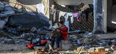 Siyonist'ten Gazze'de '�ekerli' soyk�r�m: �lac� kestiler, �ikolata t�rlar�n� s�rd�ler