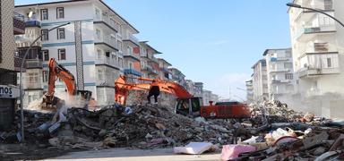 Depremde 3 ki�i can vermi�ti:  �dris Efendi Apartman� davas�nda karar