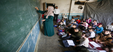 �srail'in Gazze zulm� bitmiyor: Filistinli ��renciler zor �artlarda e�itime devam ediyor