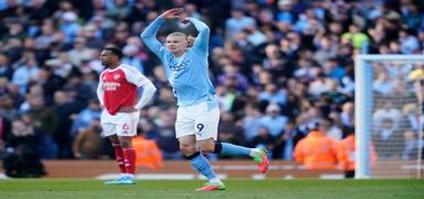 Manchester City, Arsenal'i devirdi: �ampiyonluk yar��� alev ald�!