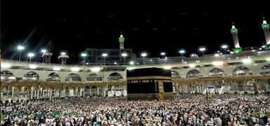 Hac� adaylar� dualarla kutsal topraklar�n yolunu tuttu